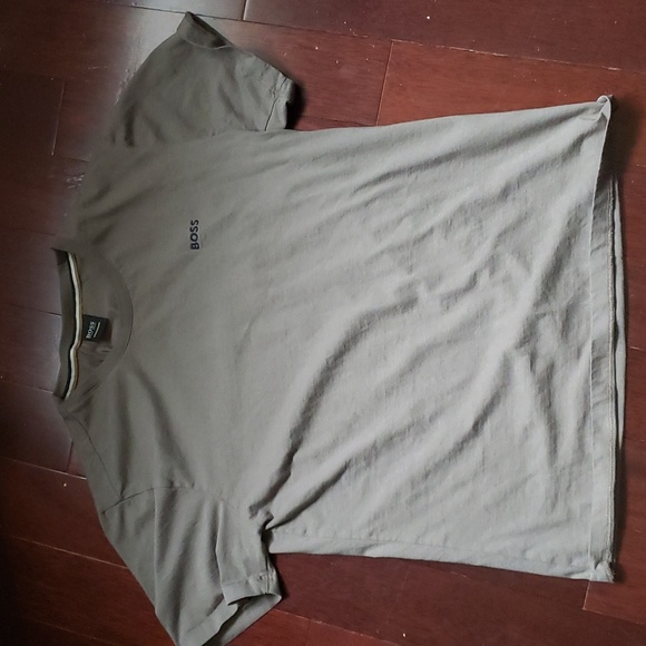 Hugo Boss Tshirt - Picture 1 of 3